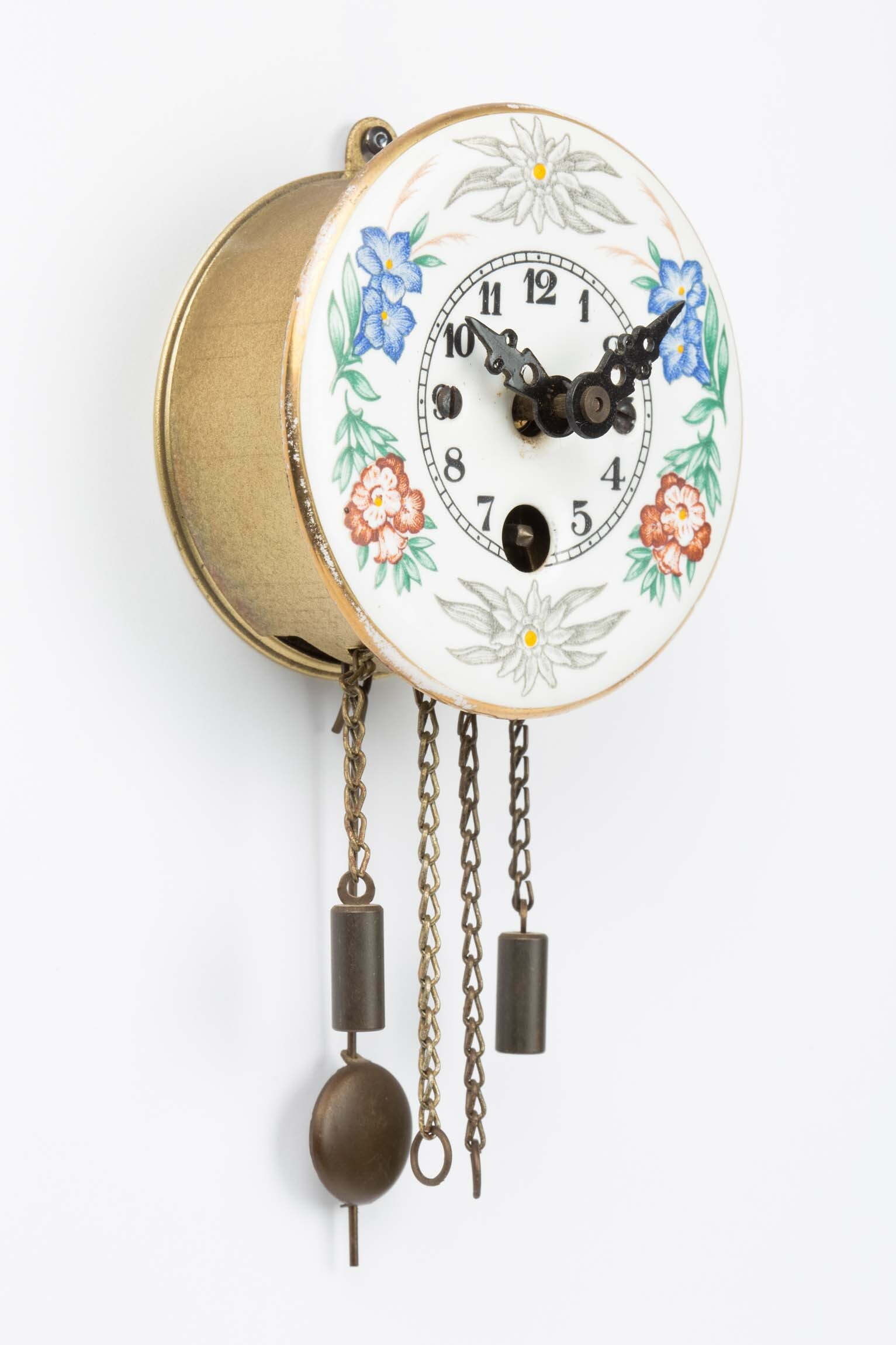 Miniaturuhr, Schwarzwald, Mitte 20. Jahrhundert (Deutsches Uhrenmuseum CC BY-SA)