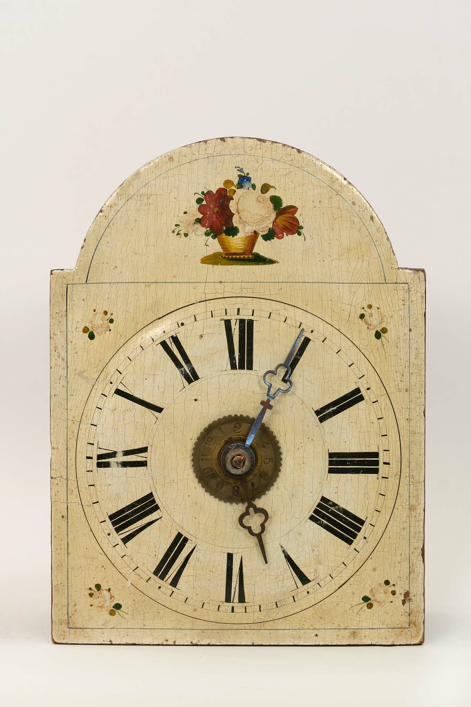 Lackschilduhr, Schwarzwald, um 1870 (Deutsches Uhrenmuseum CC BY-SA)