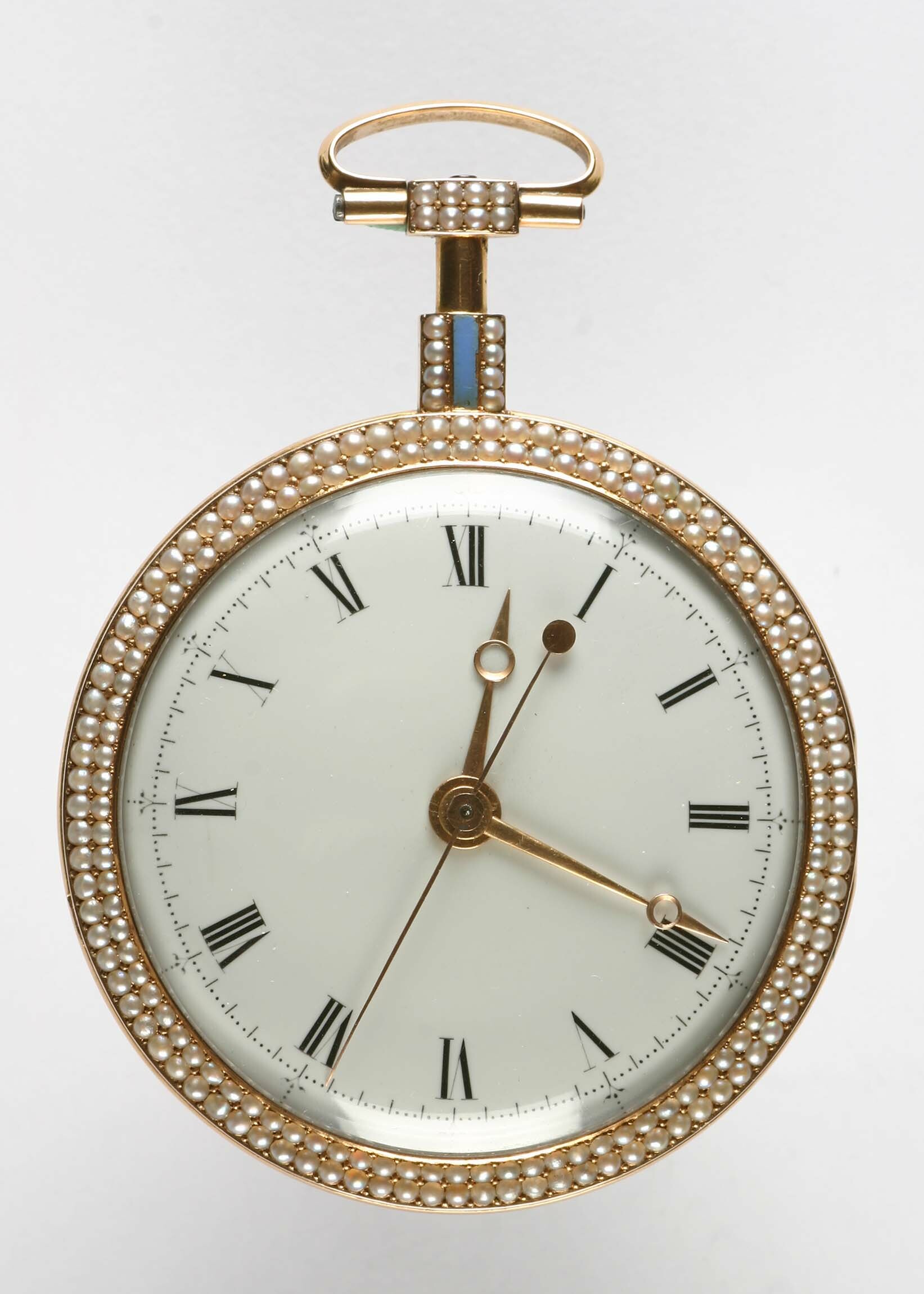 Taschenuhr mit Perlenverzierung, um 1825 (Deutsches Uhrenmuseum CC BY-SA)