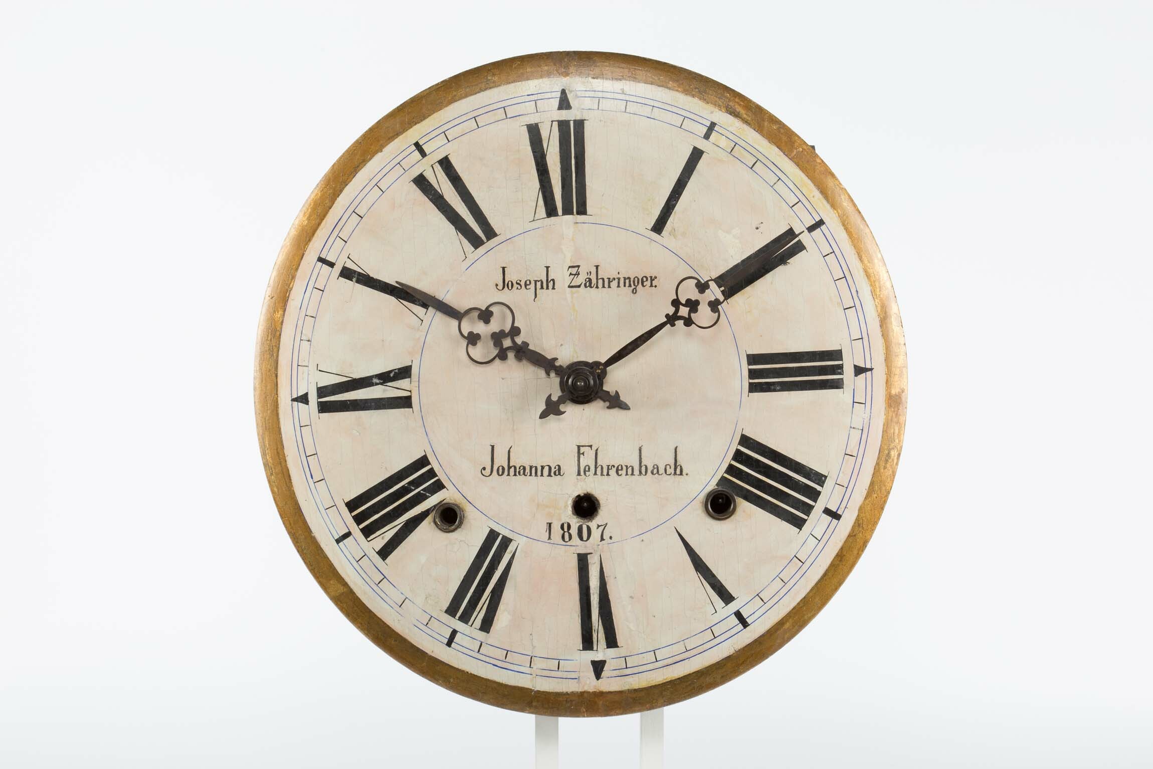Lackschilduhr, Schild: Josef Turner, Furtwangen 1897 (Deutsches Uhrenmuseum CC BY-SA)