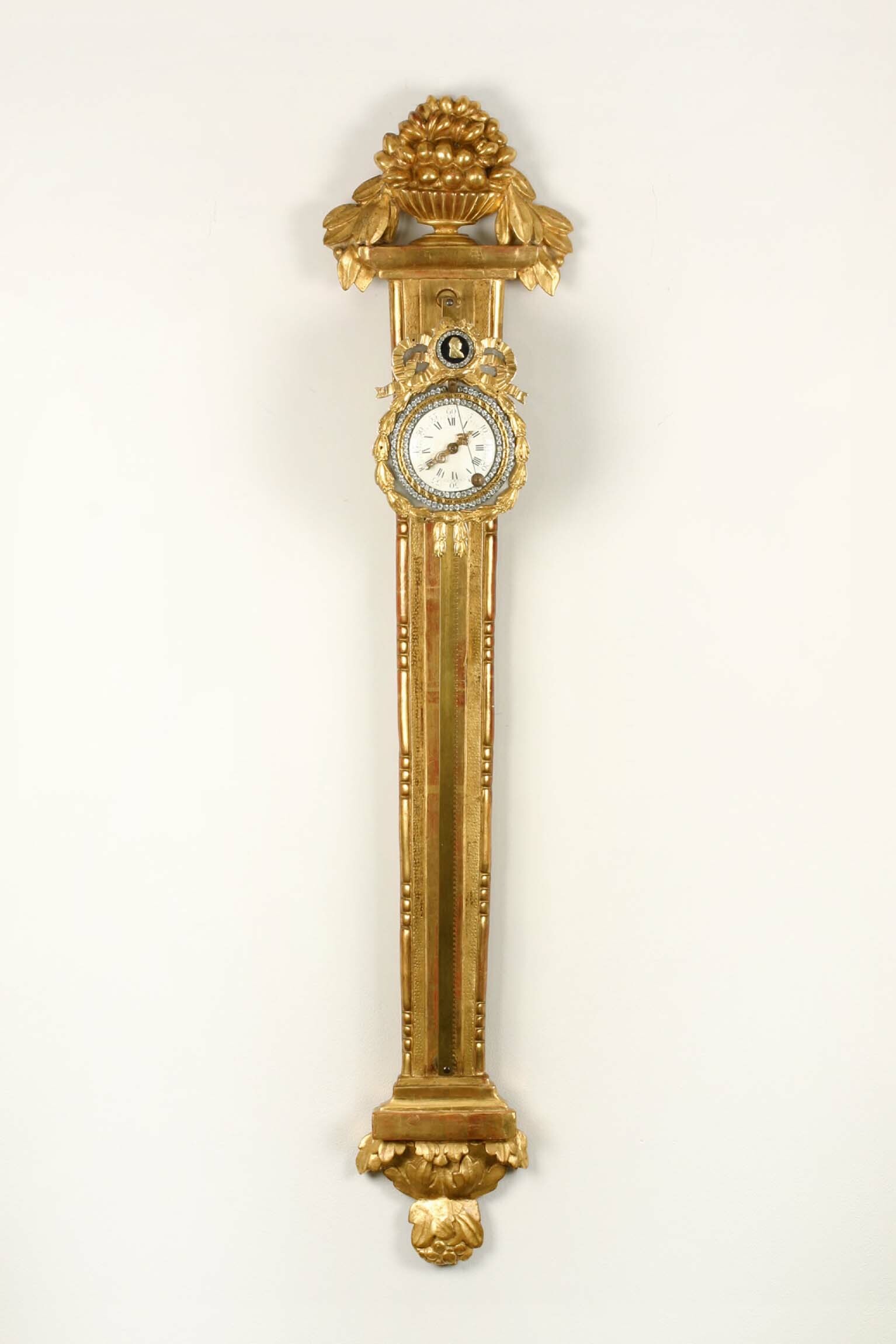 Wanduhr, Sägeuhr, Ende 18. Jahrhundert (Deutsches Uhrenmuseum CC BY-SA)