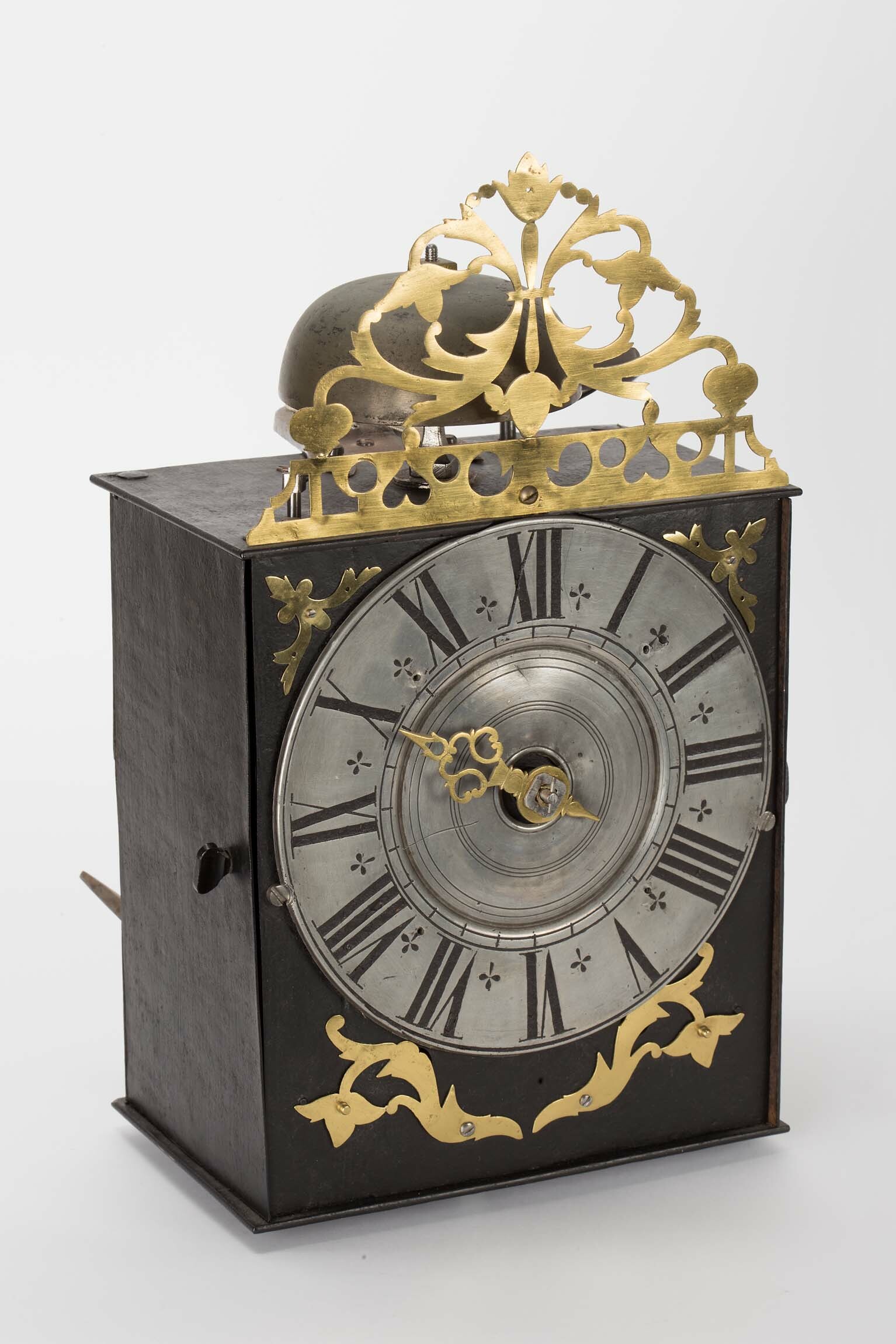Comtoiseuhr, Haute-Marne, um 1730 (Deutsches Uhrenmuseum CC BY-SA)