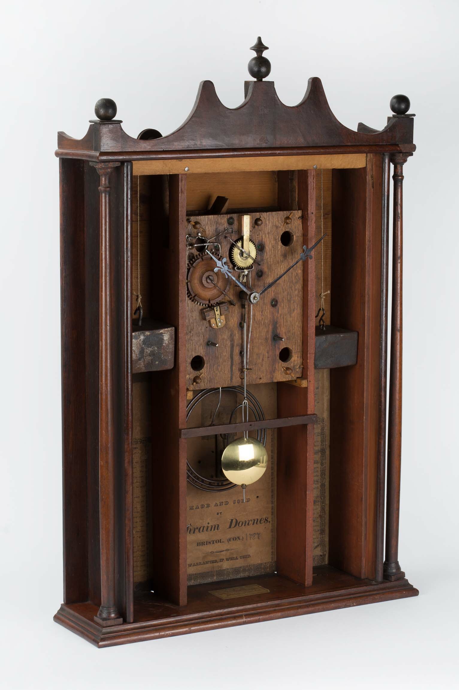 Tischuhr (Shelf Clock), Ephraim Downes, Bristol (USA), um 1830 (Deutsches Uhrenmuseum CC BY-SA)
