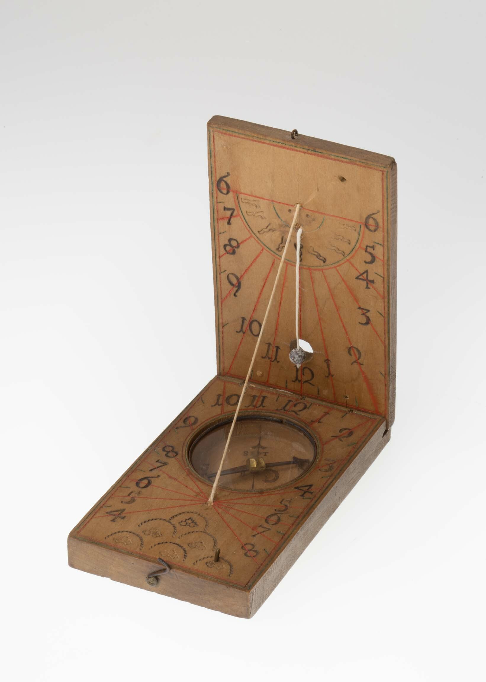 Klappsonnenuhr, wohl Deutschland, 18. Jahrhundert oder später (Deutsches Uhrenmuseum CC BY-SA)