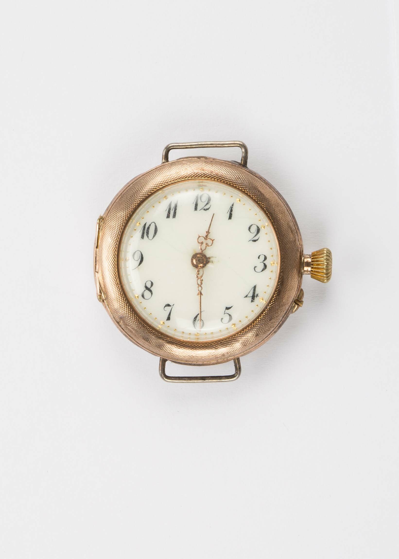 Armbanduhr, umgebaute Taschenuhr, wohl Schweiz, um 1900 (Deutsches Uhrenmuseum CC BY-SA)