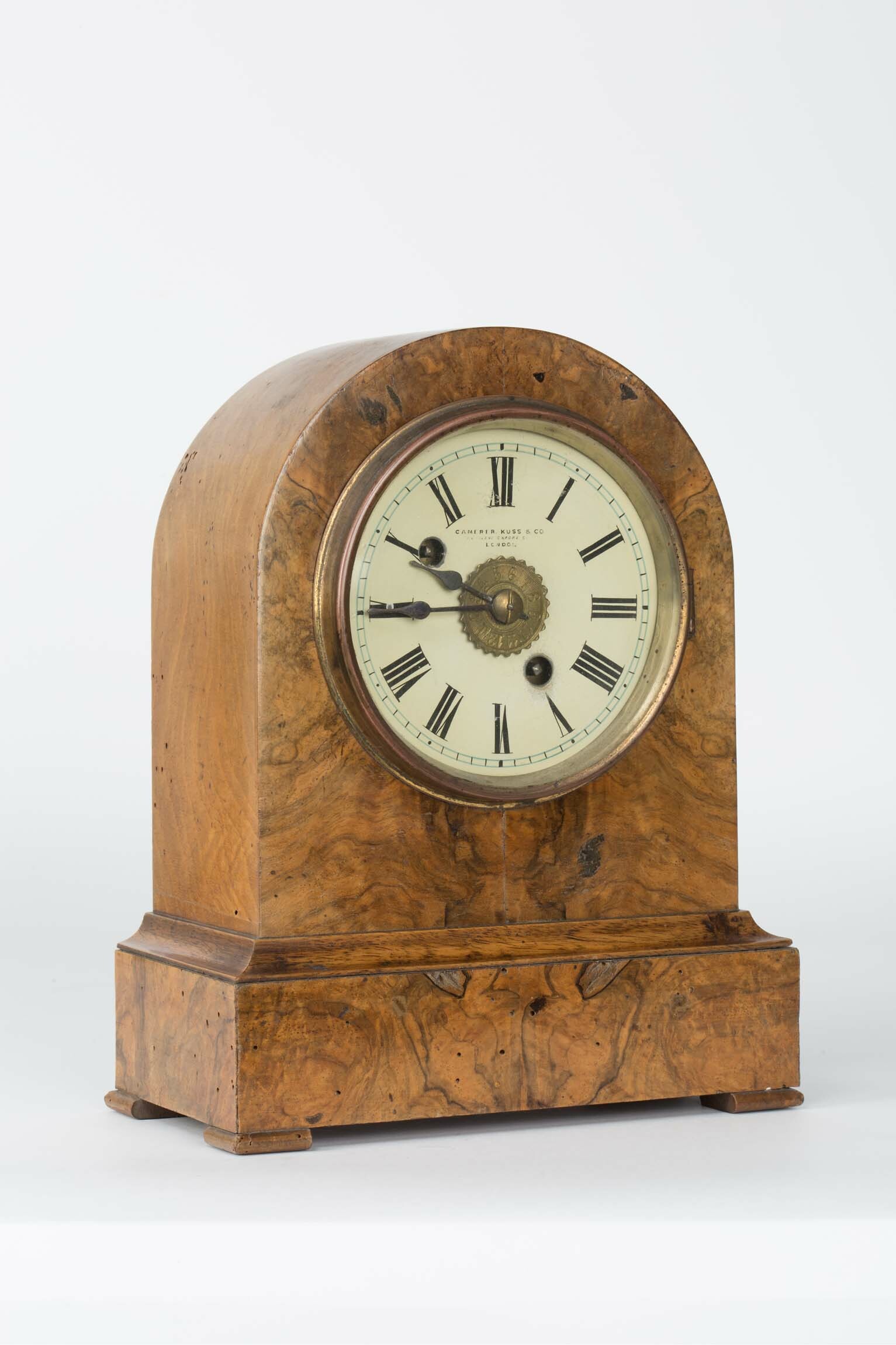 Tischuhr, Camerer, Kuss und Co., London, Werk: Winterhalder und Hofmeier, Schwärzenbach (Neustadt), um 1885 (Deutsches Uhrenmuseum CC BY-SA)