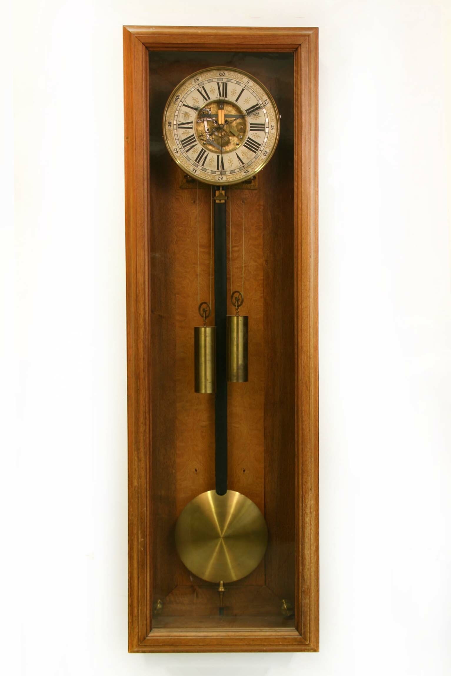 Regulator, Uhrmacherschule und Schnitzereischule Furtwangen, um 1900 (Deutsches Uhrenmuseum CC BY-SA)