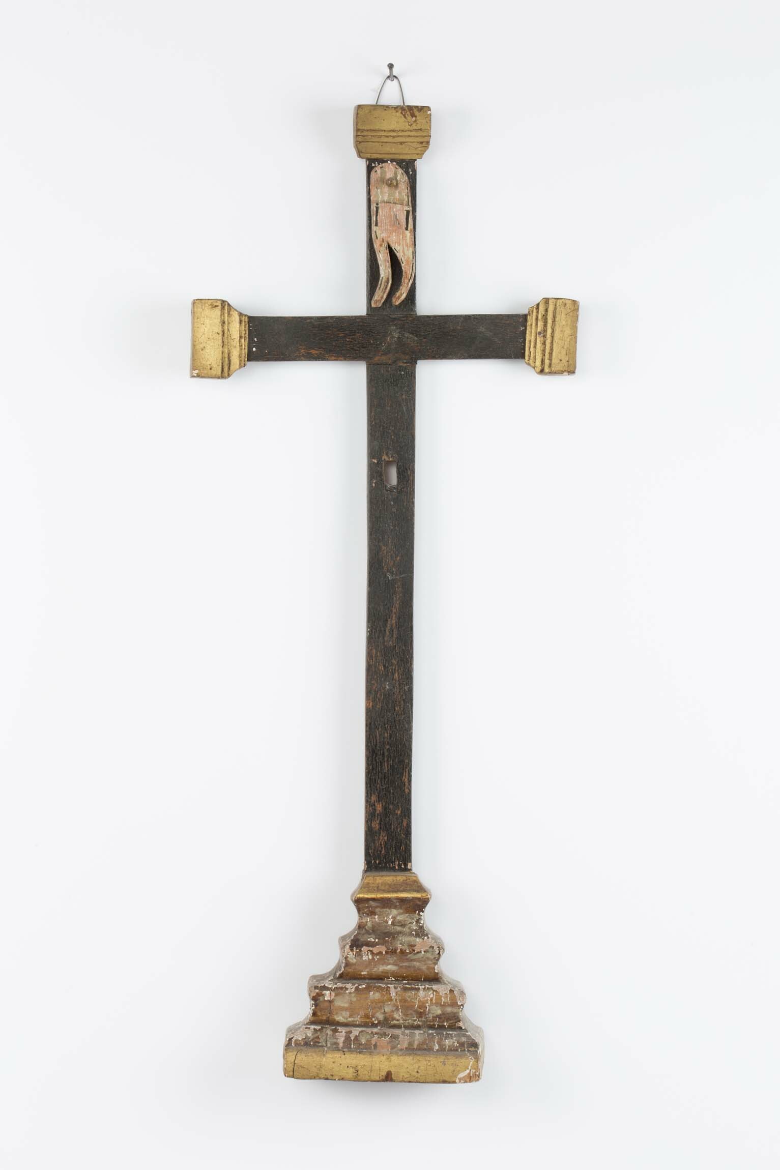Kruzifix, wohl Schwarzwald, 18. Jahrhundert (Deutsches Uhrenmuseum CC BY-SA)