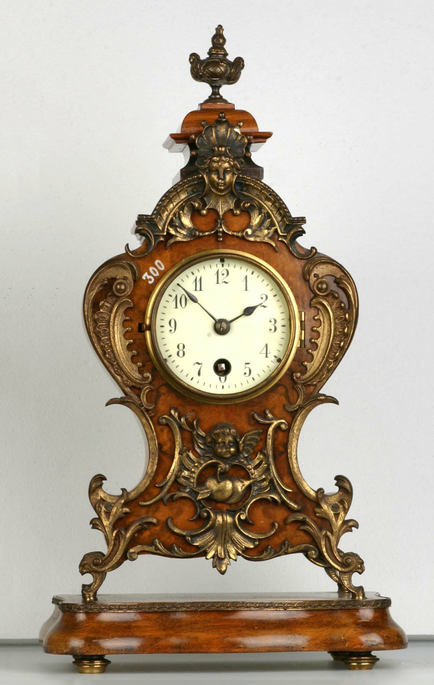 Tischuhr, A. G. für Uhrenfabrikation, Lenzkirch, 1894 (Deutsches Uhrenmuseum CC BY-SA)