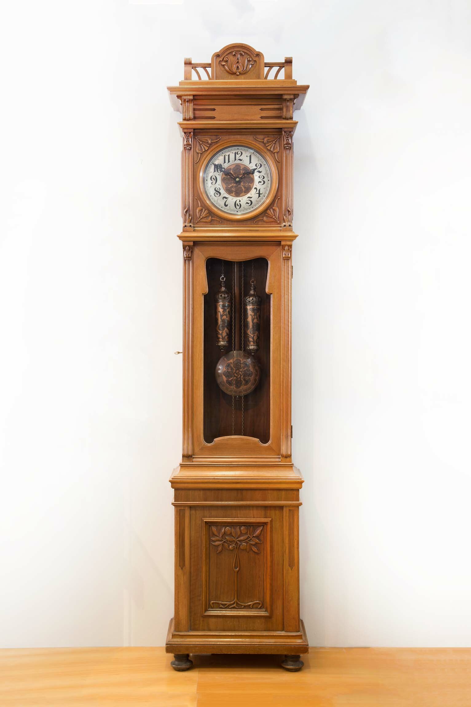 Standuhr, Lorenz Furtwängler Söhne, Furtwangen, um 1905 (Deutsches Uhrenmuseum CC BY-SA)