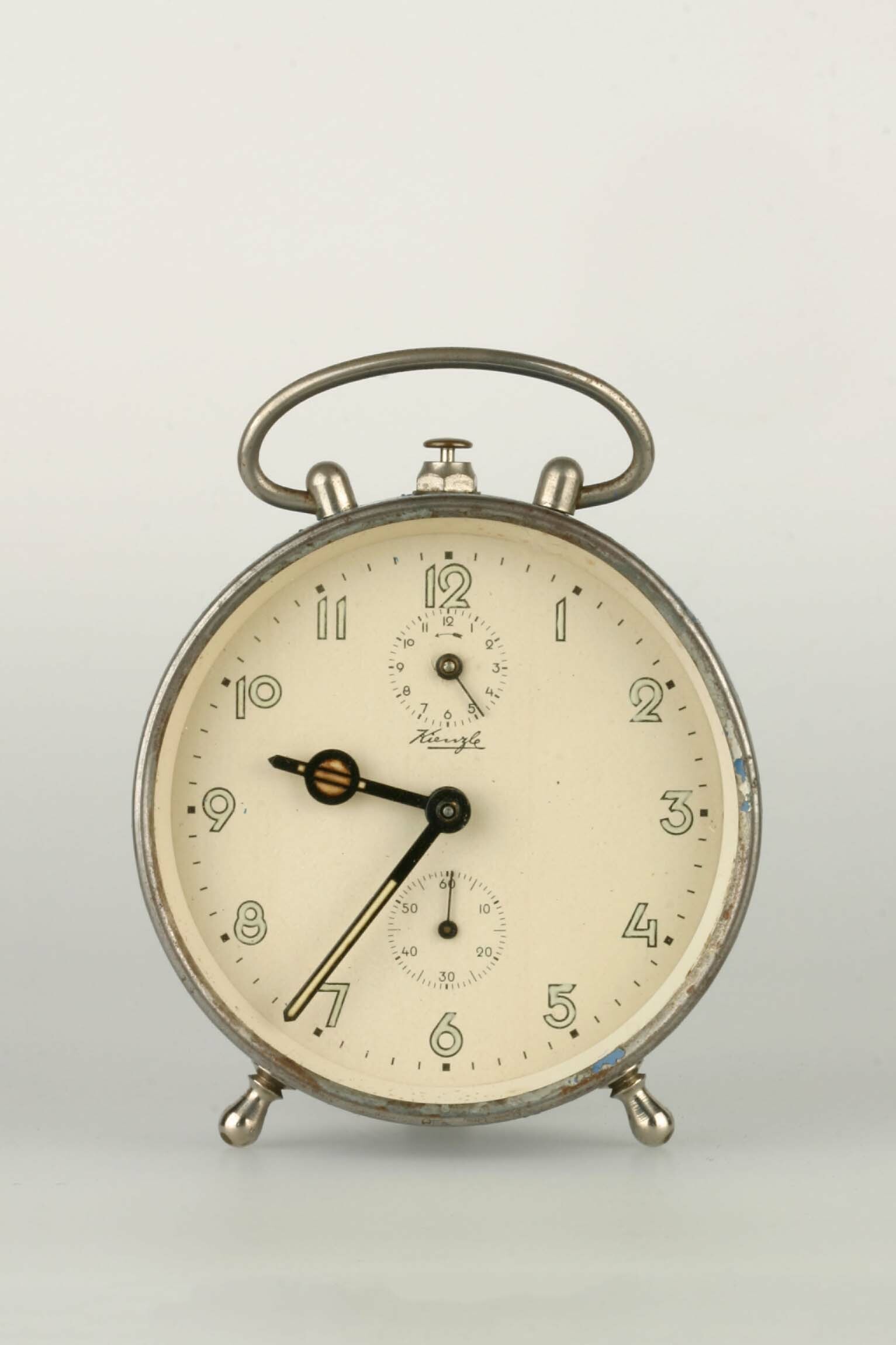 Rückwandglockenwecker, Kienzle, Schwenningen, um 1935 (Deutsches Uhrenmuseum CC BY-SA)