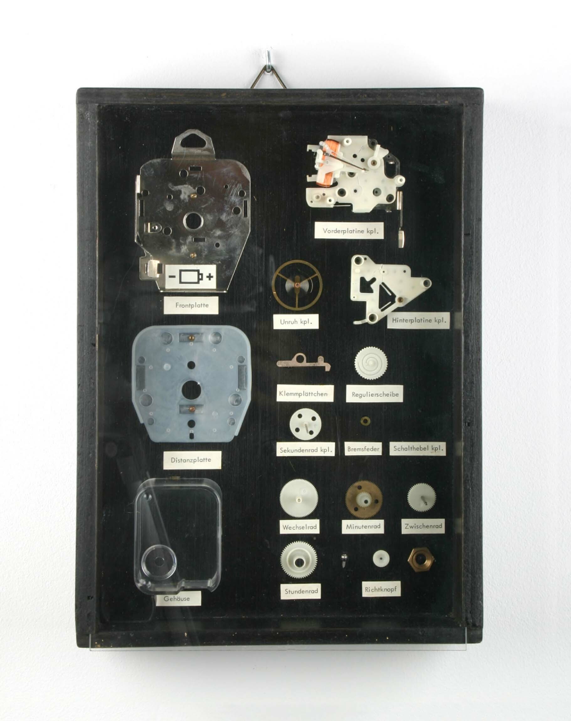 Einzelteile für Uhrwerk, Staiger, St. Georgen, ab 1968 (Deutsches Uhrenmuseum CC BY-SA)