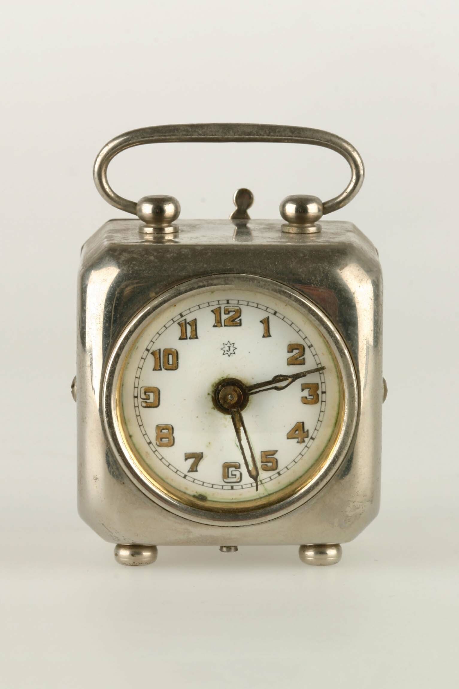 Miniaturwecker, Junghans, Schramberg, um 1920 (Deutsches Uhrenmuseum CC BY-SA)