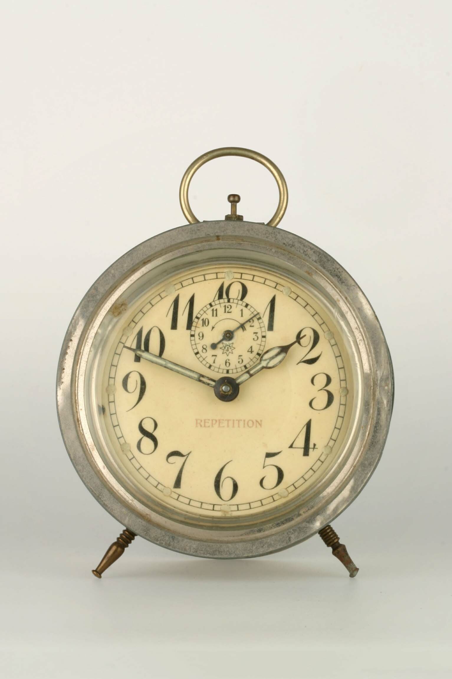 Rückwandglockenwecker, Junghans, Schramberg, um 1920 (Deutsches Uhrenmuseum CC BY-SA)