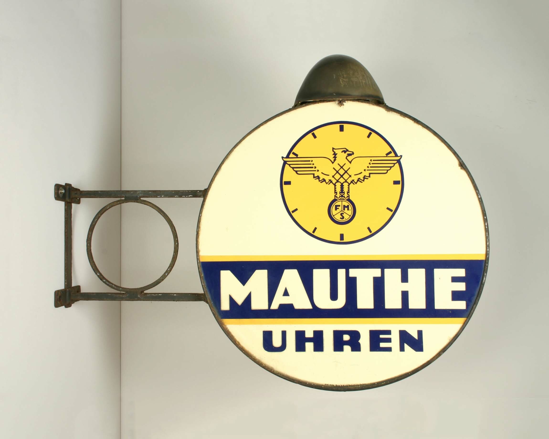 Werbeschild "Mauthe Uhren", Boos und Hahn, Ortenberg, 1935 (Deutsches Uhrenmuseum CC BY-SA)