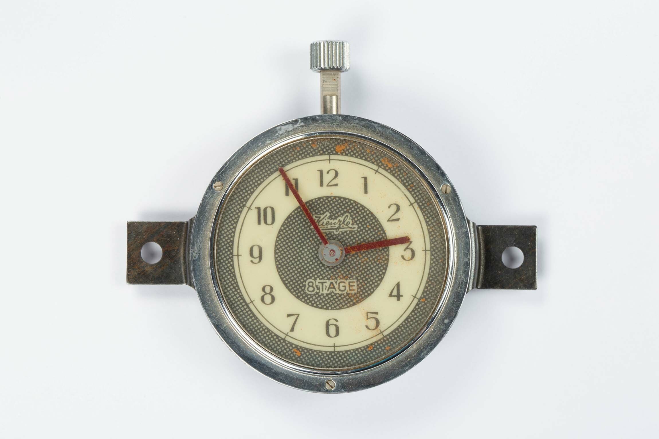 Autouhr, Kienzle, Schwenningen, um 1950 (Deutsches Uhrenmuseum CC BY-SA)