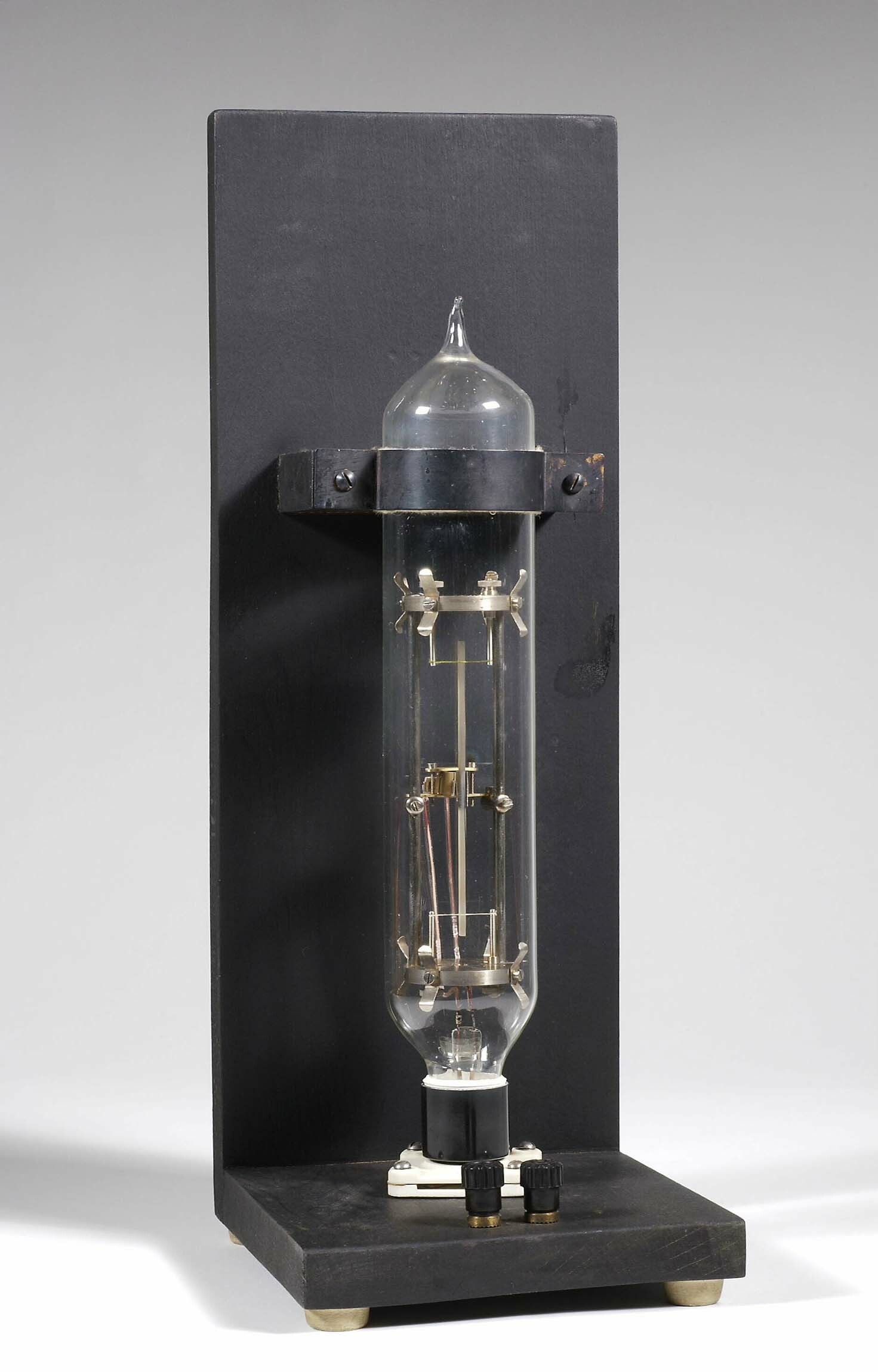 Leuchtquarz, Physikalisch-Technische Reichsanstalt, Berlin, um 1930 (Deutsches Uhrenmuseum CC BY-SA)