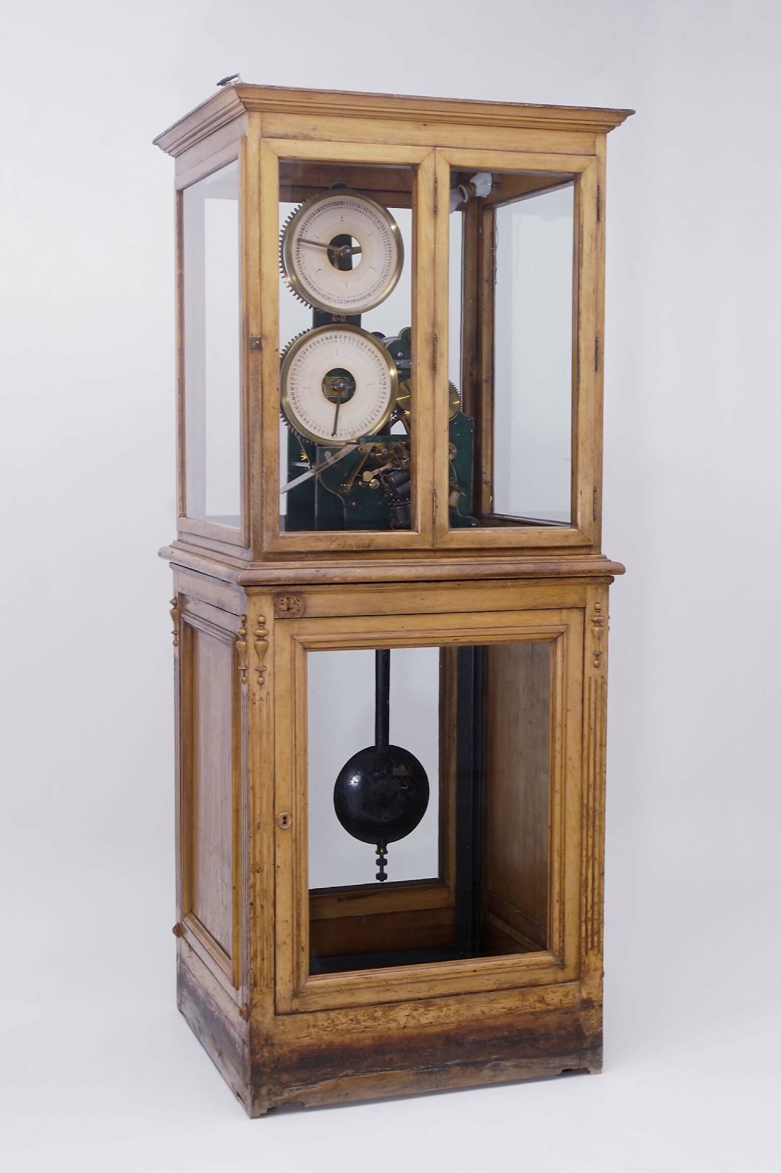 Zentraluhr, Normal-Zeit GmbH, Berlin, um 1910 (Deutsches Uhrenmuseum CC BY-SA)