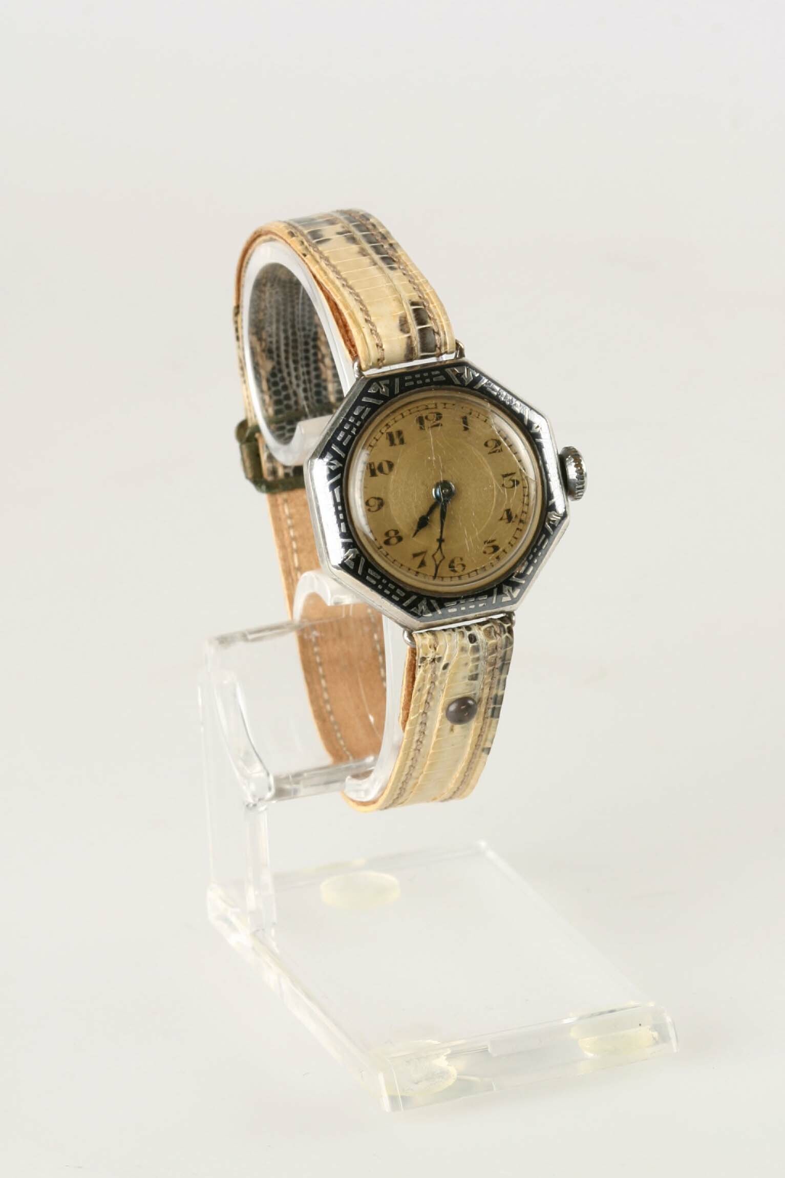 Armbanduhr, Schweiz, um 1925 (Deutsches Uhrenmuseum CC BY-SA)