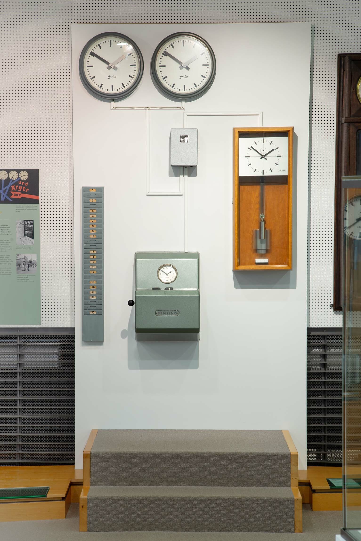 Uhrenanlage, Benzing, Schwenningen, um 1965 (Deutsches Uhrenmuseum CC BY-SA)