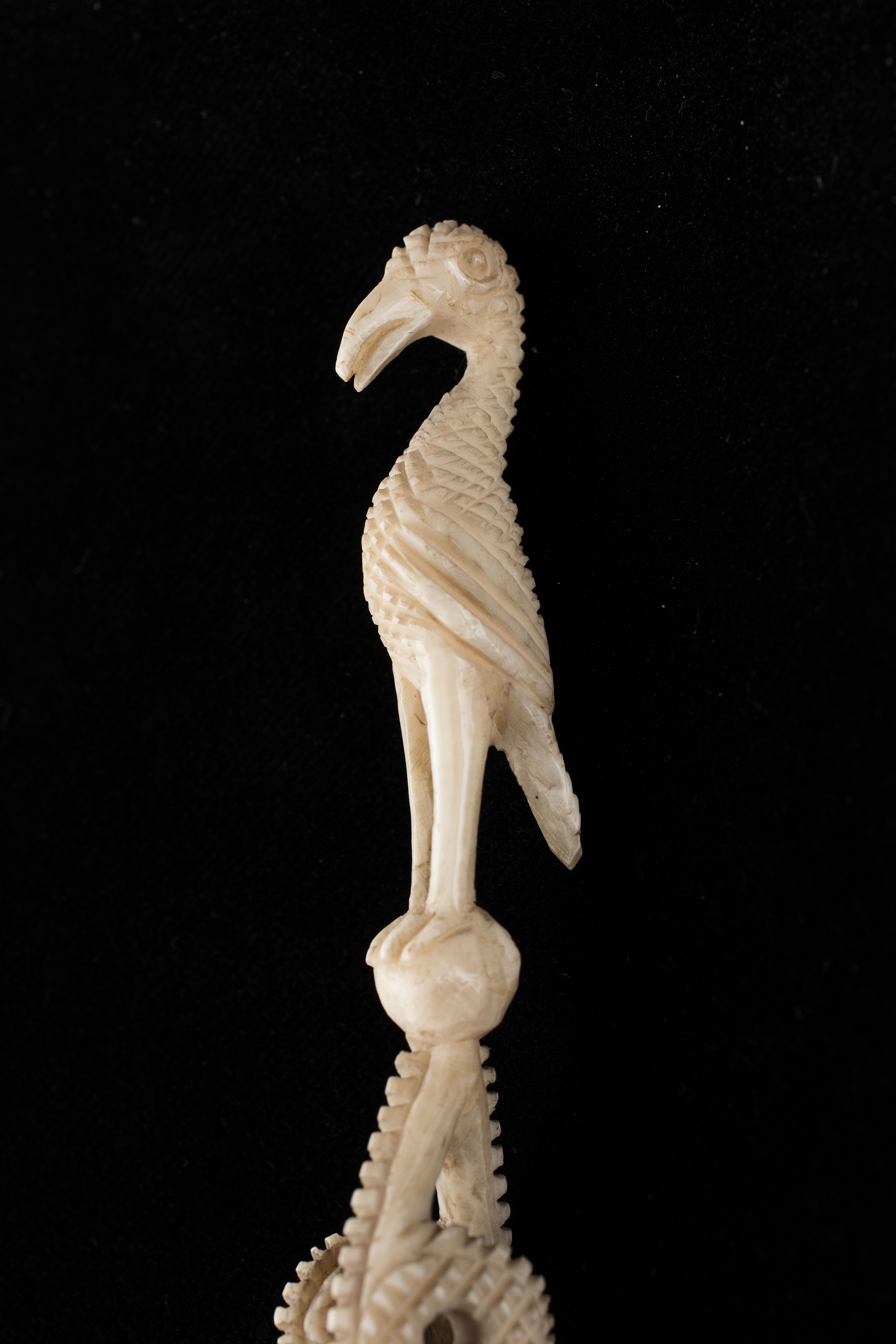 Elfenbeinlöffel mit gedrehtem Stiel und Vogel (Museum Ulm CC BY-NC-SA)