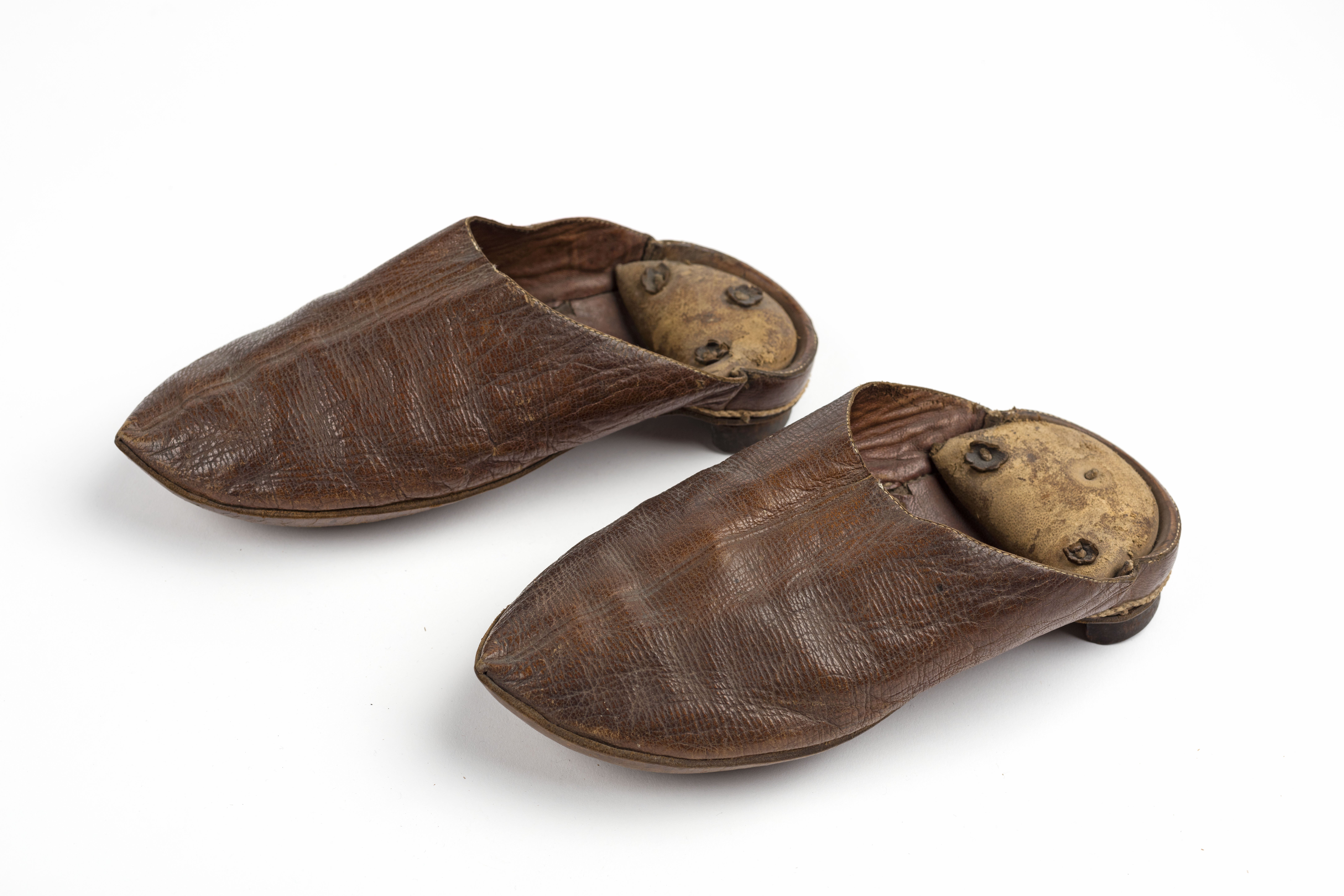 Schuhe aus Leder (Museum Ulm CC BY-NC-SA)