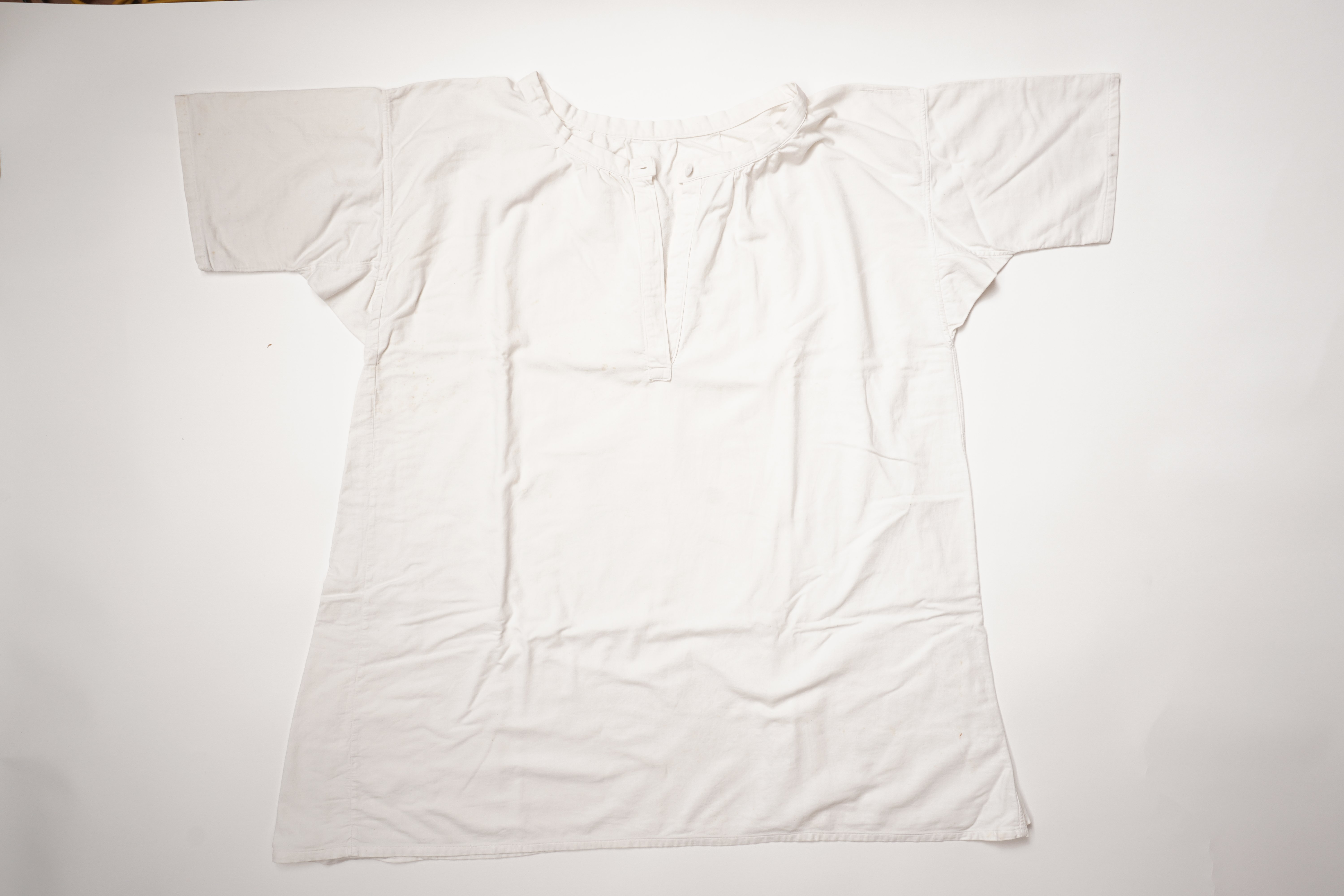 Weißes Flanellhemd (Förderkreis Unterjesinger Kelter e.V. CC BY-NC-SA)