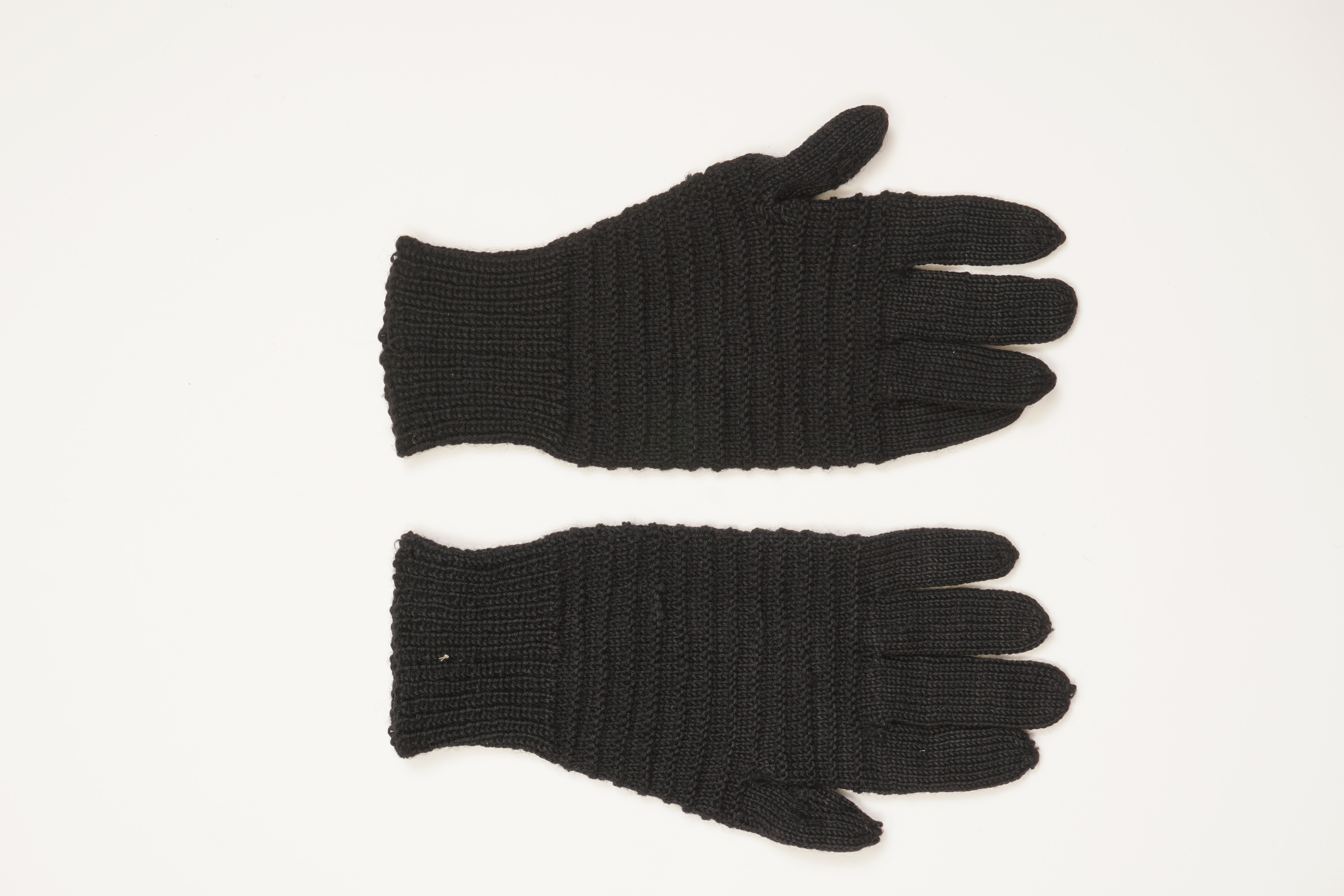 Fingerhandschuhe aus schwarzer Wolle (Förderkreis Unterjesinger Kelter e.V. CC BY-NC-SA)