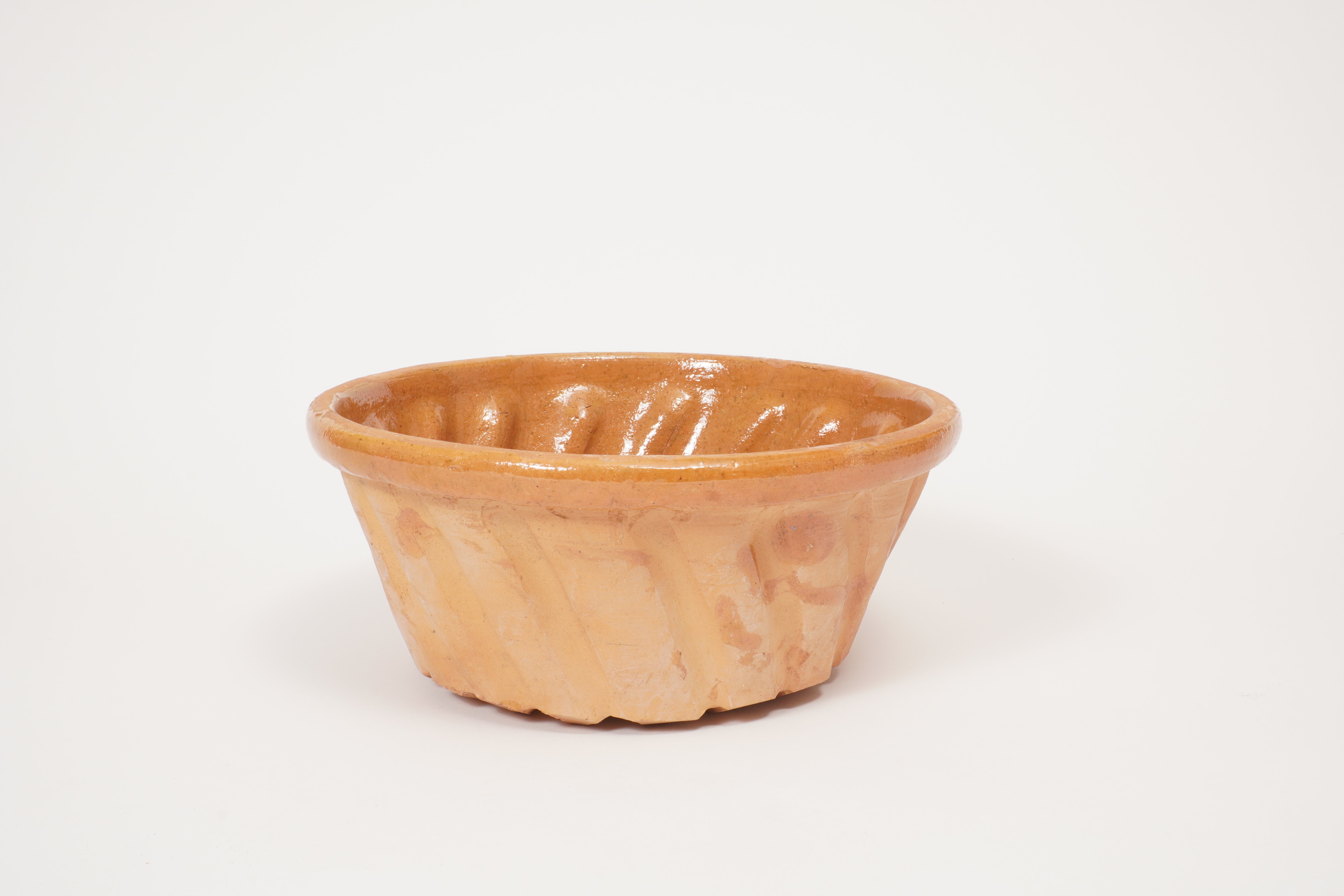 Gugelhupfform aus Keramik, innen glasiert (Förderkreis Unterjesinger Kelter e.V. CC BY-NC-SA)