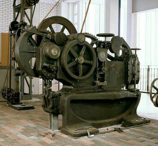 Loch- und Schermaschine (Technoseum - Landesmuseum für Technik und Arbeit Mannheim CC BY-NC-SA)