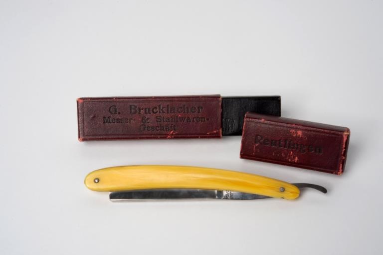 Messer. Rasiermesser in Schachtel. G. Brucklacher (Heimatmuseum Reutlingen CC BY-NC-SA)