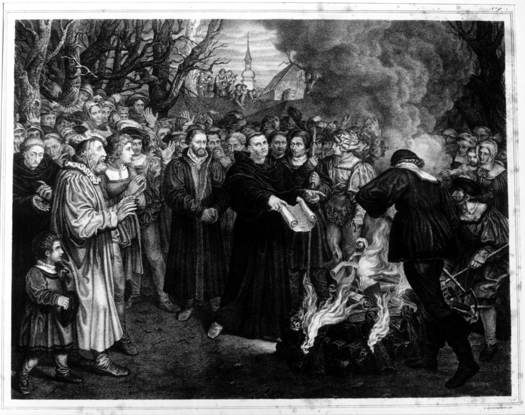 Luther verbrennt die päpstliche Bulle und das canonische Recht vor Wittenberg am 10. Decemb. 1520 (Museum im Melanchthonhaus Bretten CC BY-NC-SA)