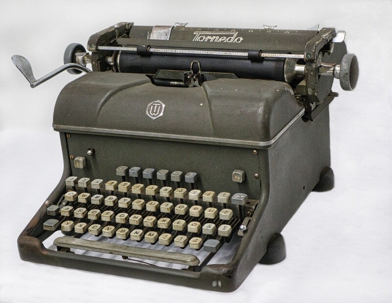 Schreibmaschine TORPEDO SUPER 6 (Heimatverein Schnaitsee CC BY-NC-SA)