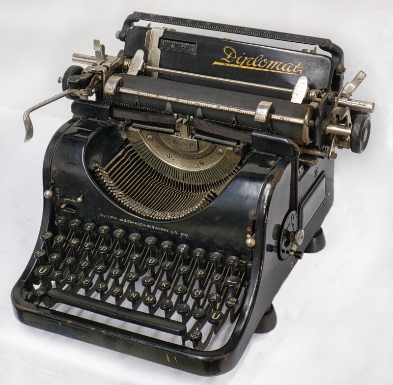 Schreibmaschine OLYMPIA DIPLOMAT (Heimatverein Schnaitsee CC BY-NC-SA)