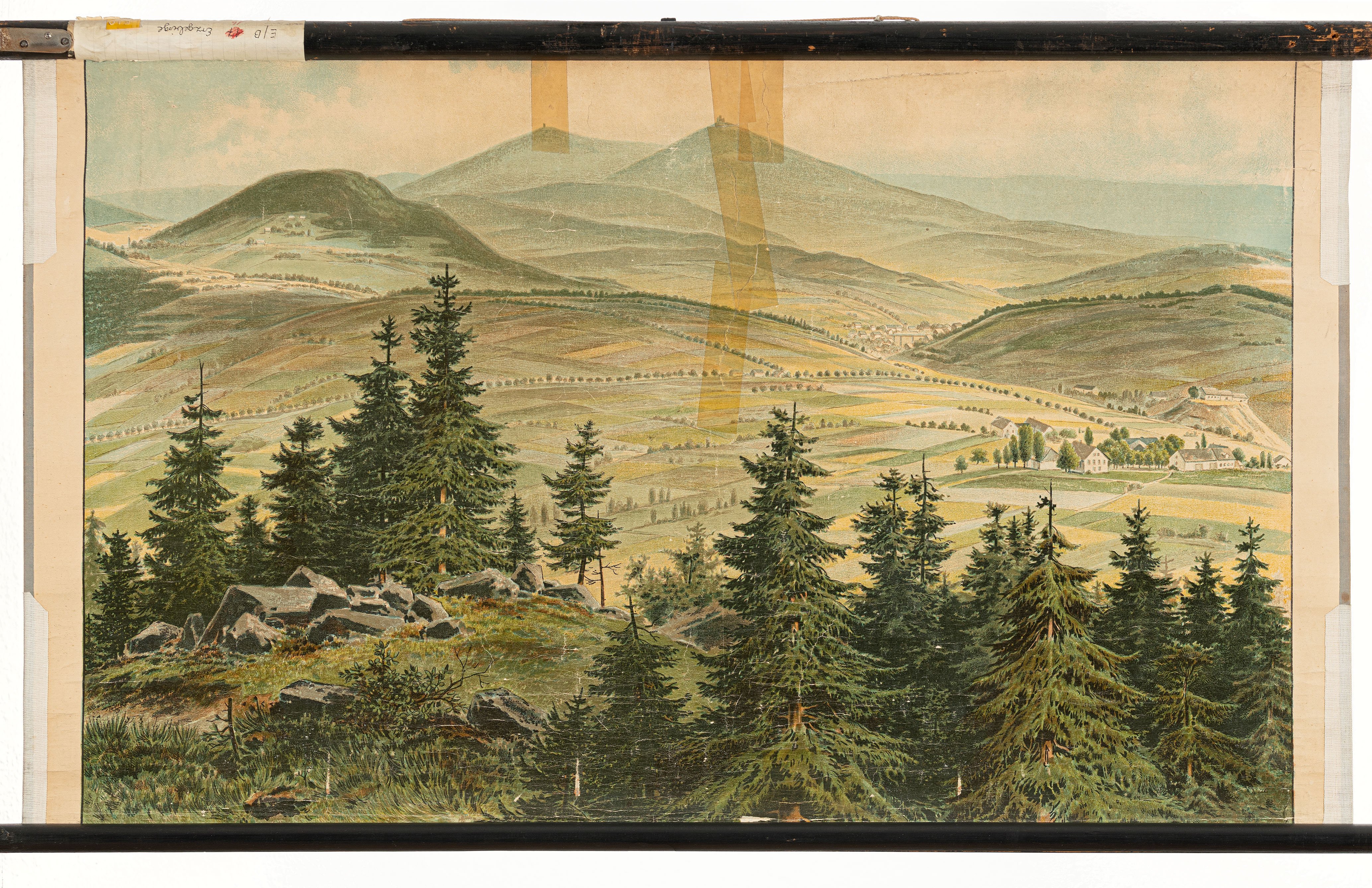 Schulwandbild "Das Erzgebirge vom Pöhlberge aus gesehen" (Mitte Museum/Bezirksamt Mitte von Berlin Public Domain Mark)