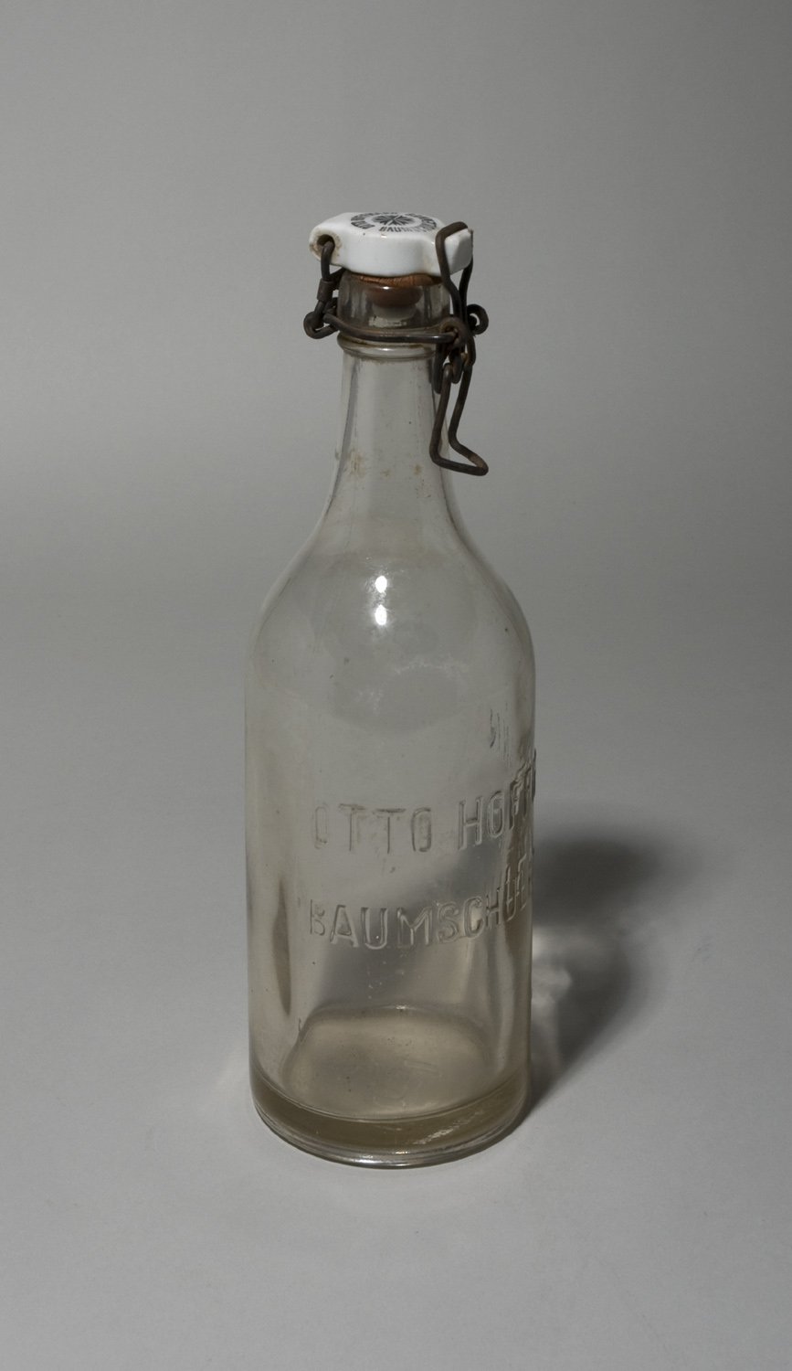 Bierflasche "Otto Hoffmann Baumschulenweg" (Stiftung Domäne Dahlem - Landgut und Museum, Weiternutzung nur mit Genehmigung des Museums CC BY-NC-SA)