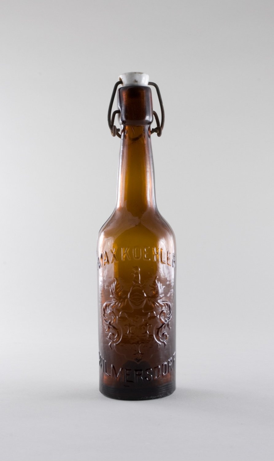 Bierflasche "Max Köhler Wilmersdorf", mit Bügelverschluss (Stiftung Domäne Dahlem - Landgut und Museum, Weiternutzung nur mit Genehmigung des Museums CC BY-NC-SA)
