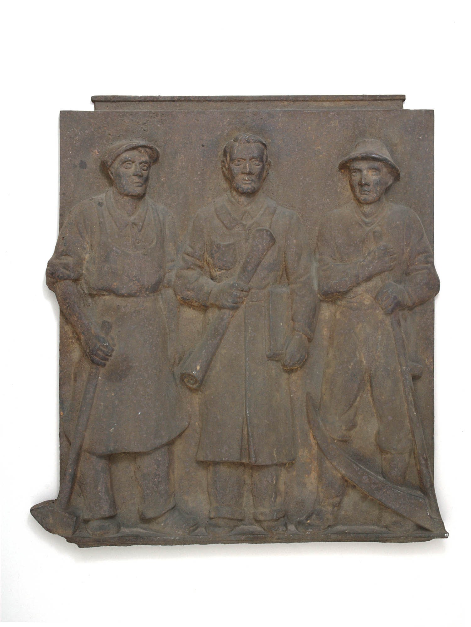 Relief - Drei Männer - aus Eisen (Stiftung Domäne Dahlem - Landgut und Museum, Weiternutzung nur mit Genehmigung des Museums CC BY-NC-SA)