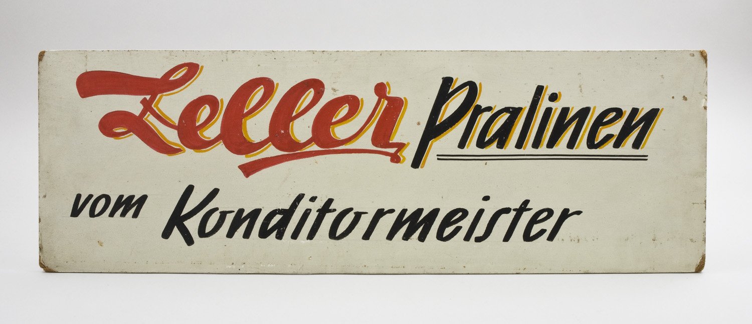 Firmenschild der Firma Zeller (Stiftung Domäne Dahlem - Landgut und Museum, Weiternutzung nur mit Genehmigung des Museums CC BY-NC-SA)