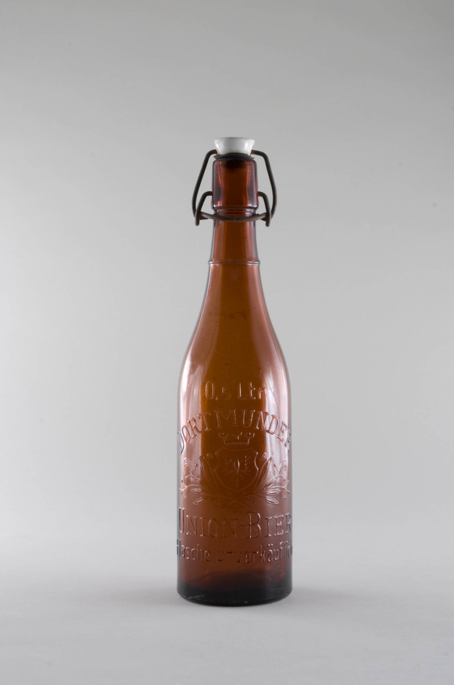 Bierflasche "Dortmunder Union", mit Bügelverschluss (Stiftung Domäne Dahlem - Landgut und Museum, Weiternutzung nur mit Genehmigung des Museums CC BY-NC-SA)