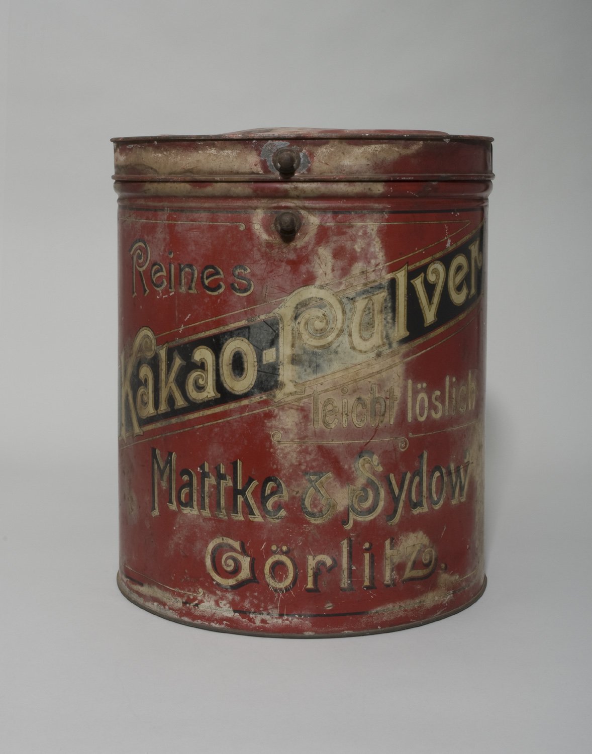 Dose für Kakao-Pulver von "Mattke & Sydow Görlitz" (Stiftung Domäne Dahlem - Landgut und Museum, Weiternutzung nur mit Genehmigung des Museums CC BY-NC-SA)