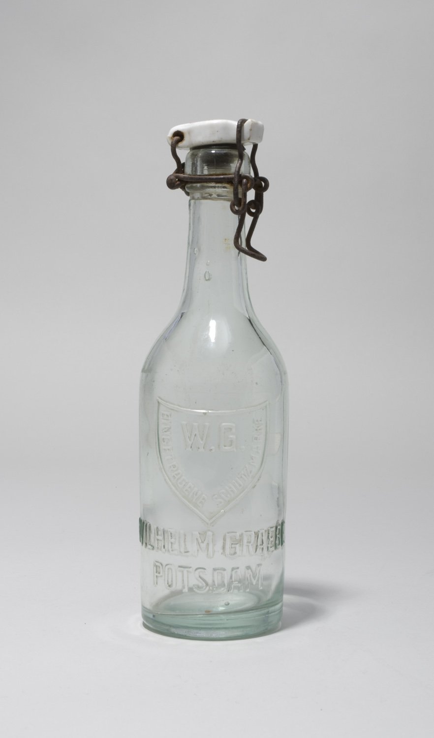 Flasche "Wilhelm Graebe Potsdam", mit Bügelverschluss (Stiftung Domäne Dahlem - Landgut und Museum, Weiternutzung nur mit Genehmigung des Museums CC BY-NC-SA)