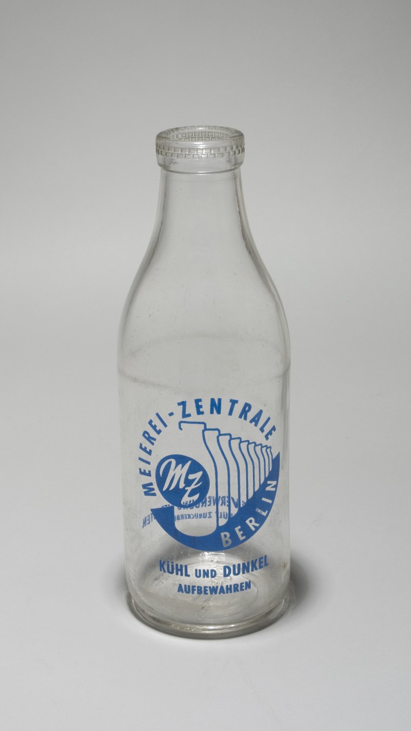 Milchflasche der "Meierei-Zentrale Berlin" (Stiftung Domäne Dahlem - Landgut und Museum, Weiternutzung nur mit Genehmigung des Museums CC BY-NC-SA)