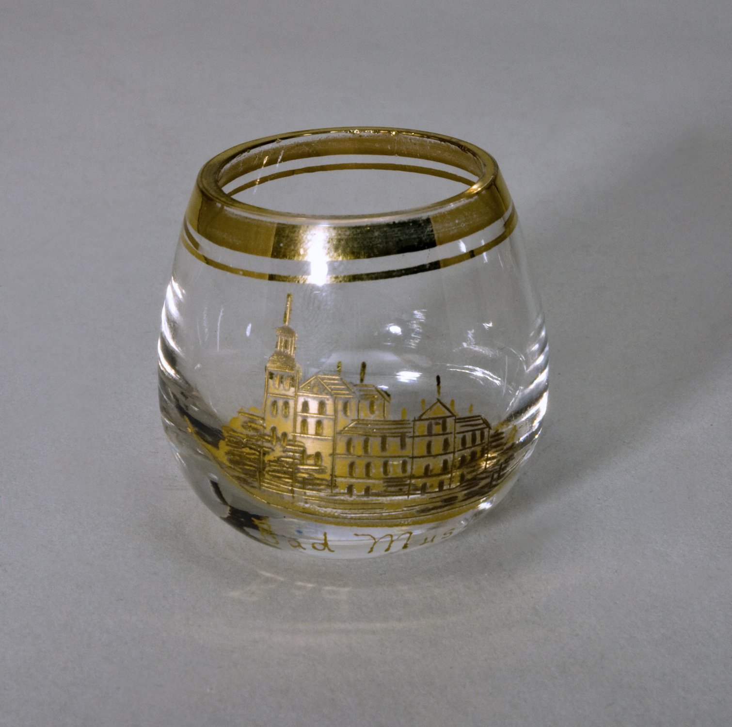 Glas "Bad Muskau" (Stiftung Domäne Dahlem - Landgut und Museum, Weiternutzung nur mit Genehmigung des Museums CC BY-NC-SA)