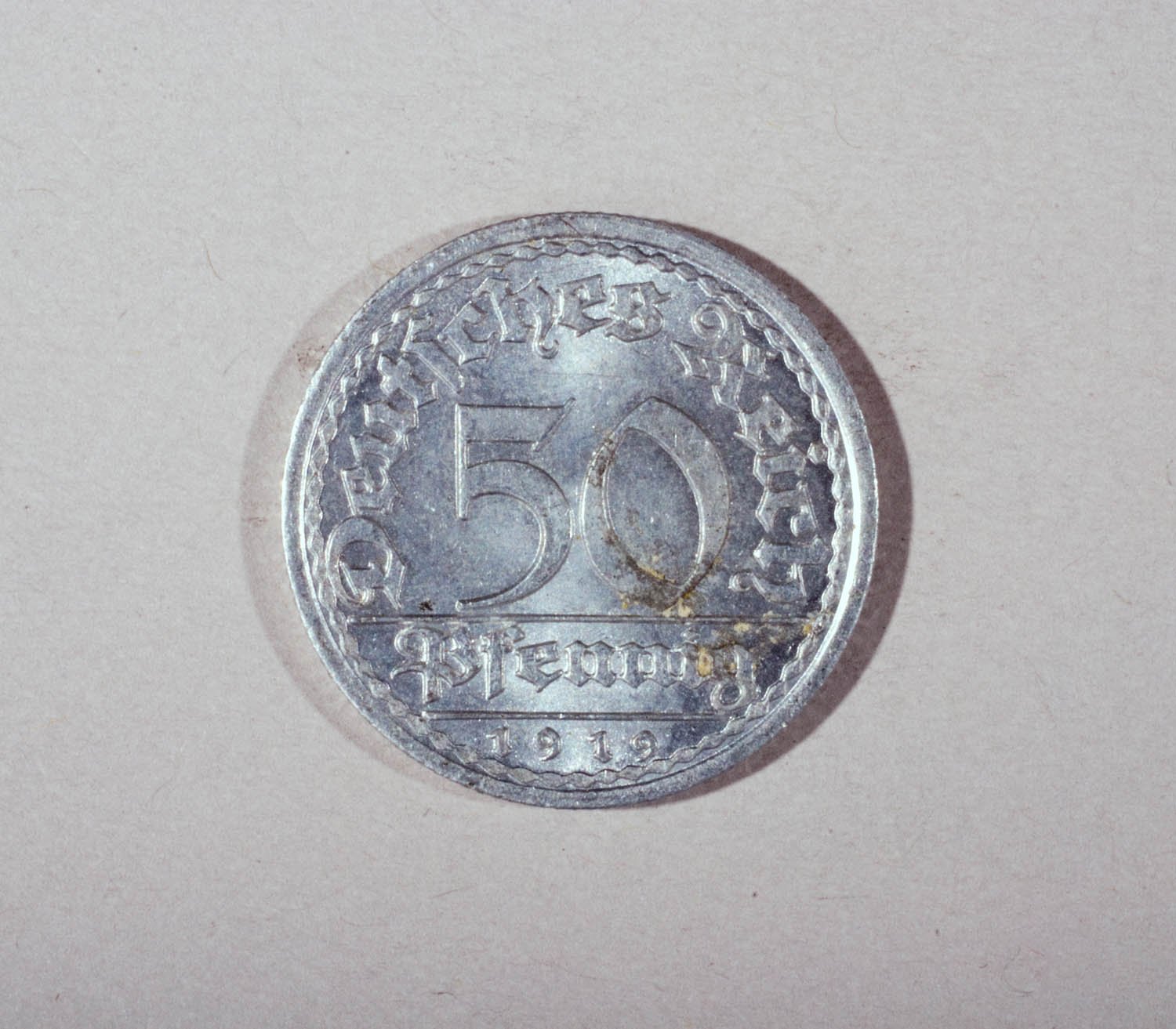 Geldstück: 50 Pfennig (Stiftung Domäne Dahlem - Landgut und Museum, Weiternutzung nur mit Genehmigung des Museums CC BY-NC-SA)