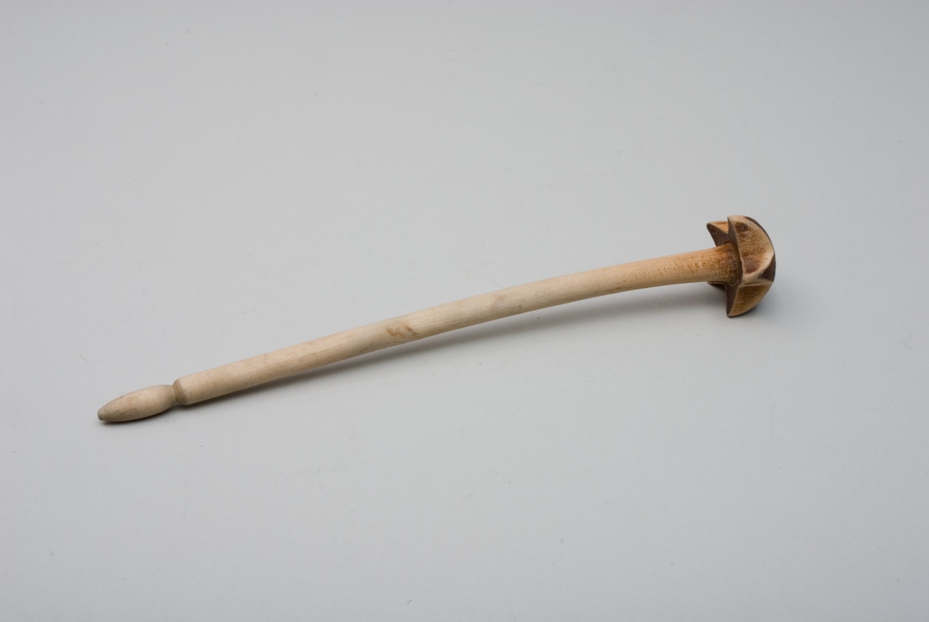 Handquirl aus Holz (Stiftung Domäne Dahlem - Landgut und Museum, Weiternutzung nur mit Genehmigung des Museums CC BY-NC-SA)