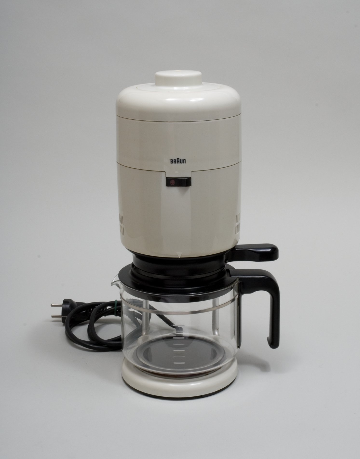 Elektrische Kaffeemaschine von Braun "Aromaster " (Stiftung Domäne Dahlem - Landgut und Museum, Weiternutzung nur mit Genehmigung des Museums CC BY-NC-SA)