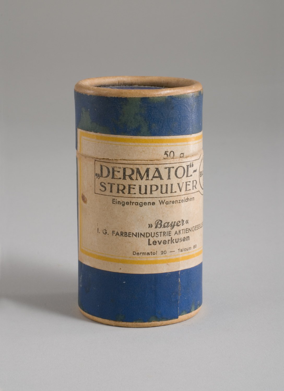 Dose mit "Dermatol-Streupulver" der Firma "Bayer" (Stiftung Domäne Dahlem - Landgut und Museum, Weiternutzung nur mit Genehmigung des Museums CC BY-NC-SA)