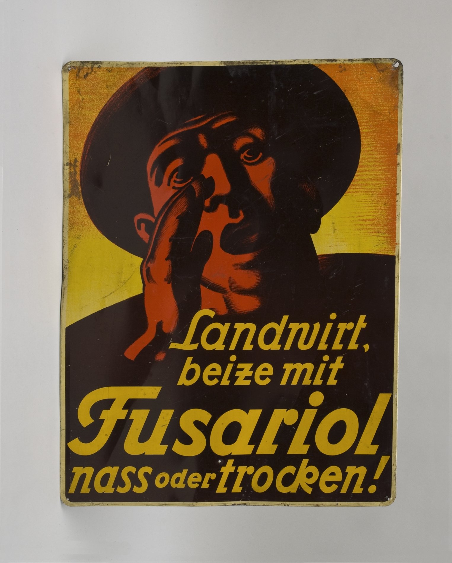 Reklameschild "Landwirt, beize mit Fusariol..." (Stiftung Domäne Dahlem - Landgut und Museum, Weiternutzung nur mit Genehmigung des Museums CC BY-NC-SA)