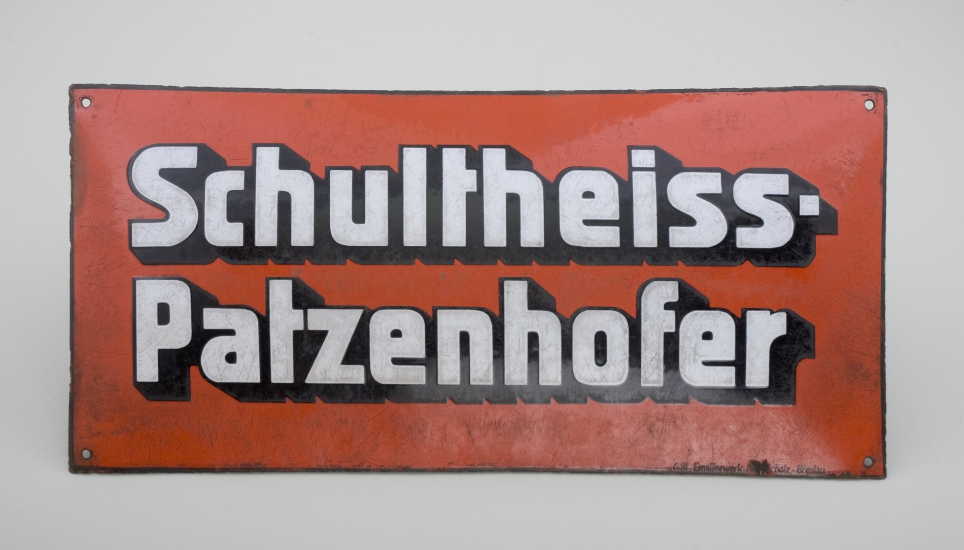 Reklameschild "Schultheiss Patzenhofer" (Stiftung Domäne Dahlem - Landgut und Museum, Weiternutzung nur mit Genehmigung des Museums CC BY-NC-SA)